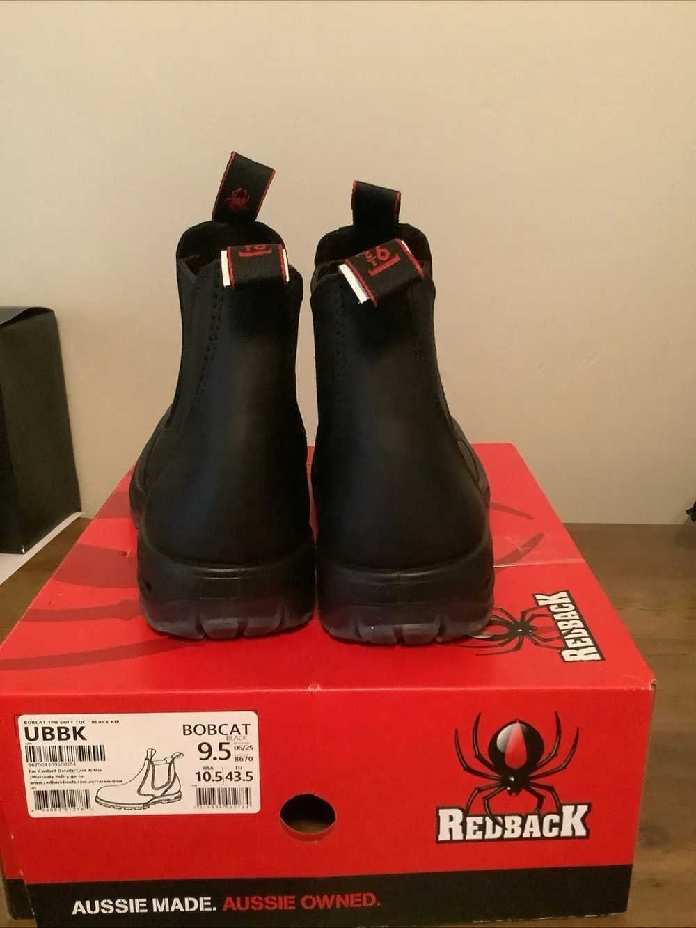Red back bobcat Men’s 10.5 Black Work Boots